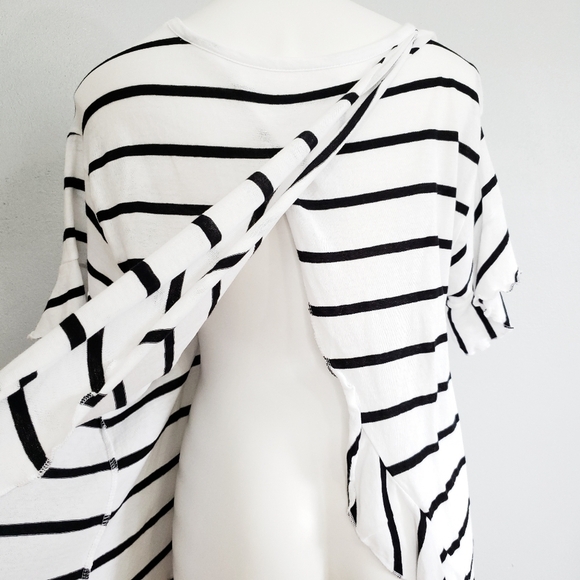 Chaser Gauzy Cotton Ruffle Blouse With Tulip Back - Picture 5 of 7